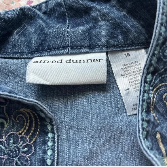 Vintage flower & dragon fly embroidered coat 💙 - Picture 2 of 2